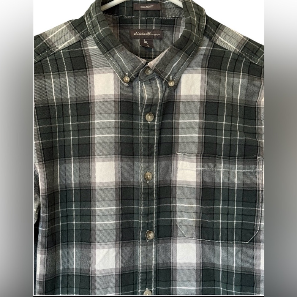 Eddie Bauer Men's Green and Cream Plaid Button-Down Flannel Shirt Size Medium